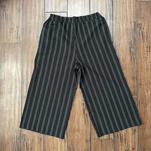 Japna Striped Wide Leg Cropped Pants - Picture 7 of 7